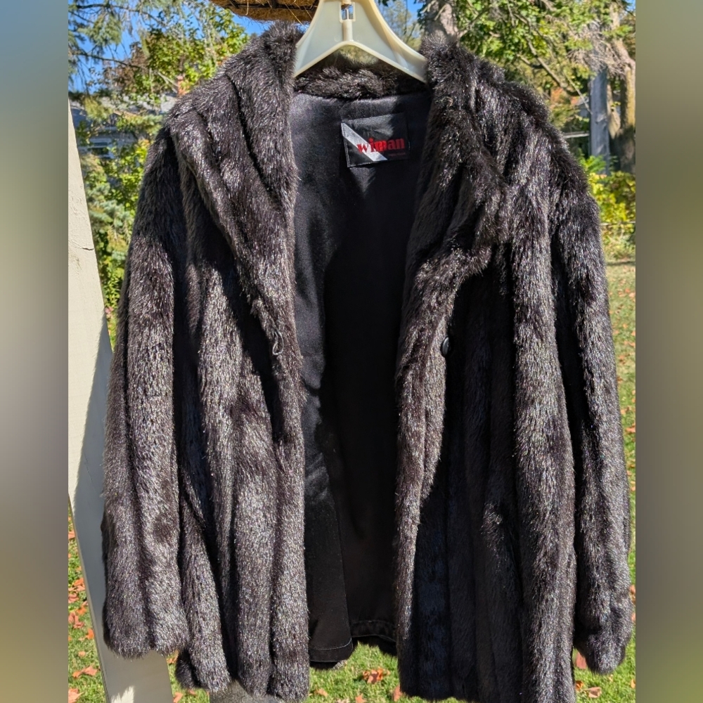 Elegant Wiman Black Faux Fur Jacket